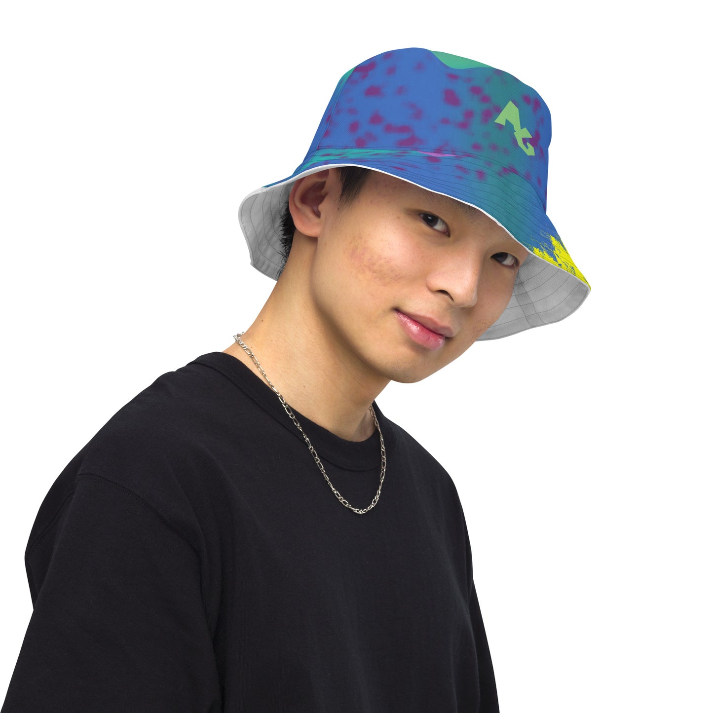 Reversible bucket hat